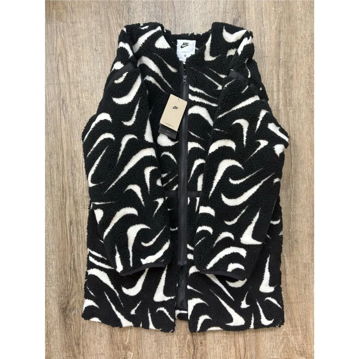 Therma Fit High Pile Swoosh Jacket Black White Women’s Sz Med FV8025-010 by Nike