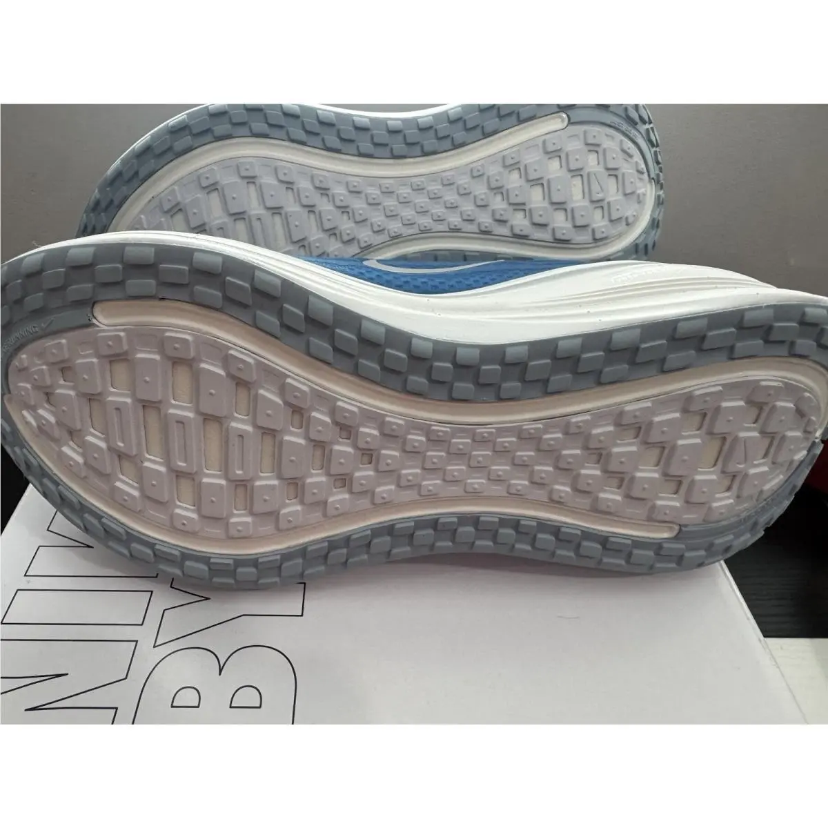 Nike shoes - Nike Vomero Plus - Vomero Plus - IQ1021-900 - White 4