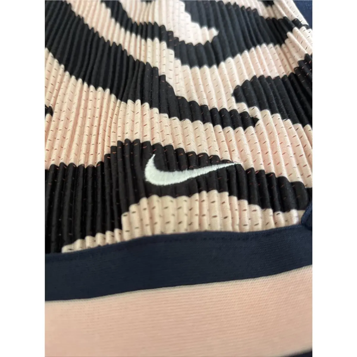 Nike clothing - Pink (UPC: 0196604858793) 3