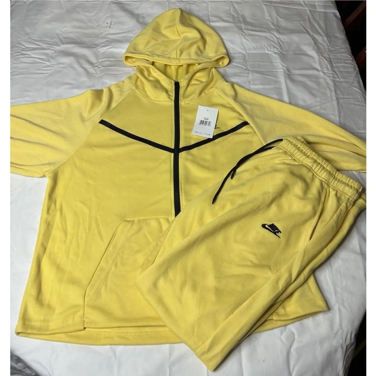 Women’s Nike Fleece Sweatsuit Set Size 2 XL Color :yellow