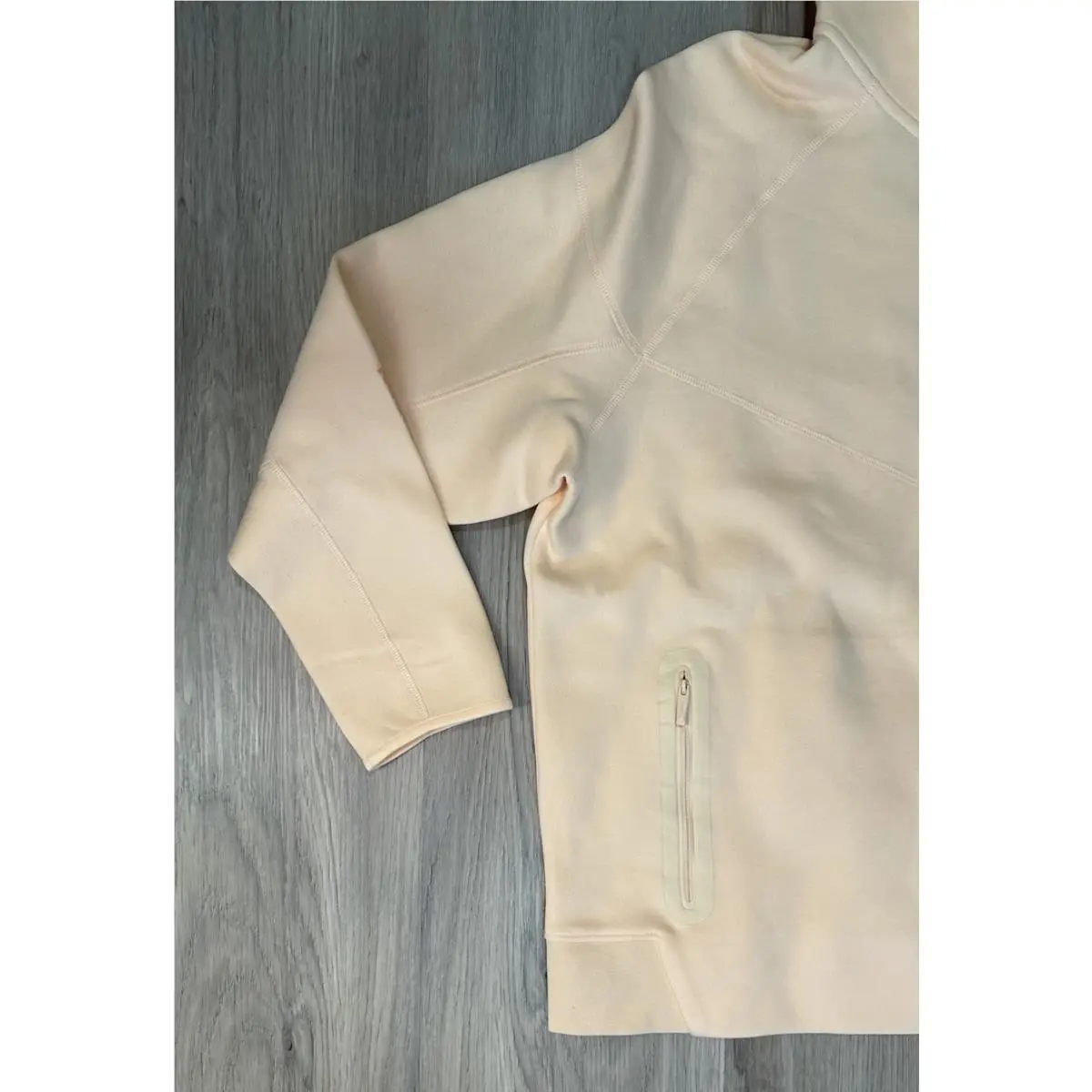 Nike clothing - Ice Peach (UPC: 197601429115) 1