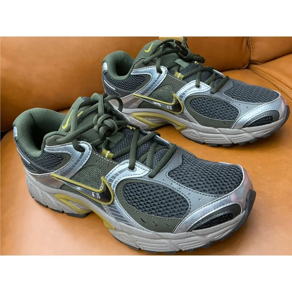 Nike V5 Rnr Mens Size 10 Olive Flak Black Sequoia HJ5228-300 Running Shoes