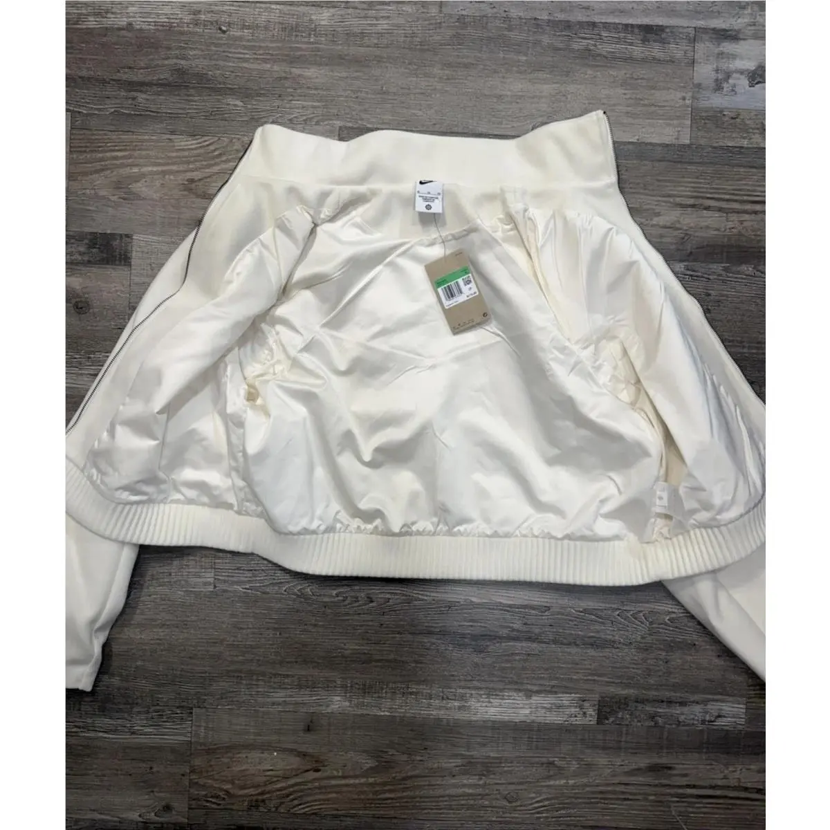 Nike clothing - Ivory 3