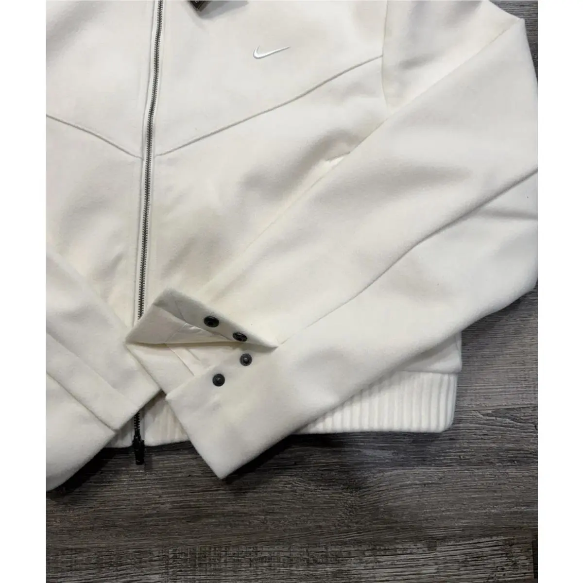 Nike clothing - Ivory 4