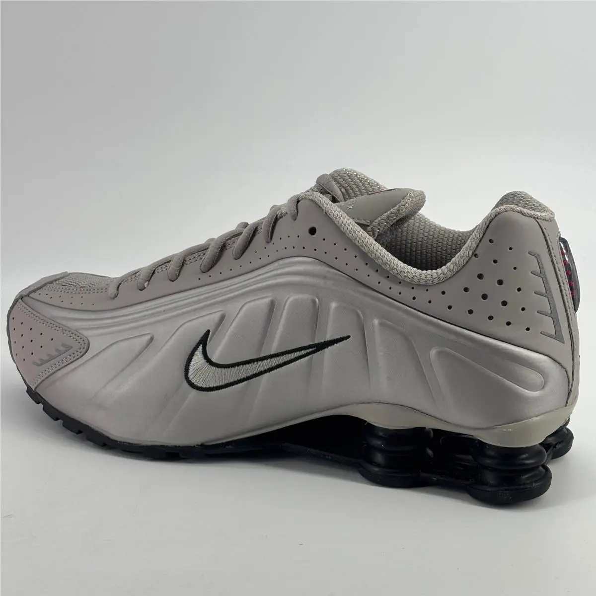 Nike Shox R4 Mens 10 College Grey Black IH0265-009 Y2K Retro Running Sneakers