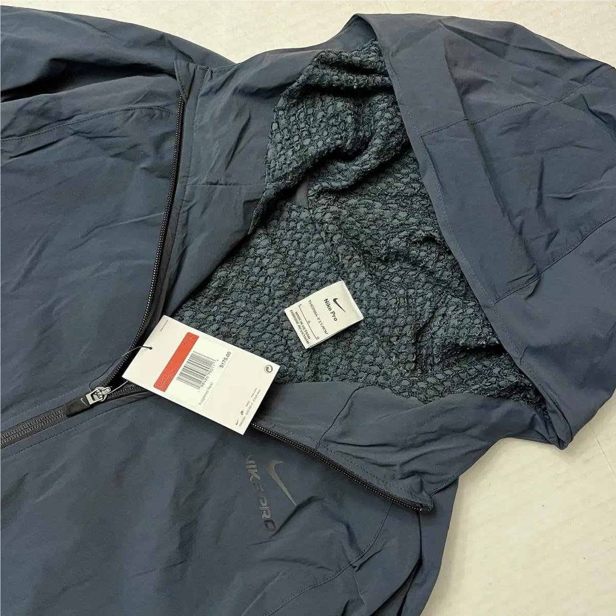 Nike clothing - Green (UPC: 198486790116) 0