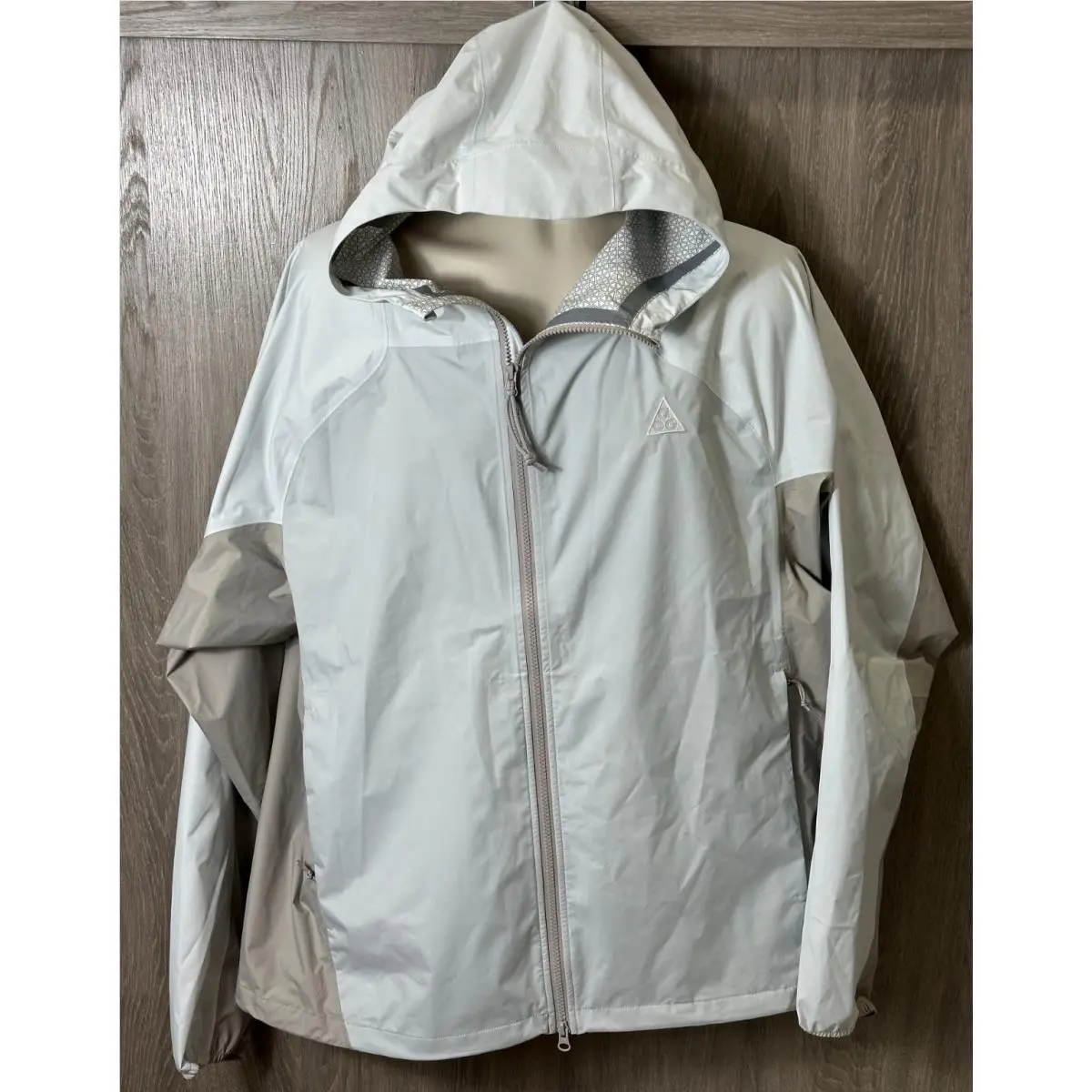 Nike clothing - Photon Dust (UPC: 198488294766) 1