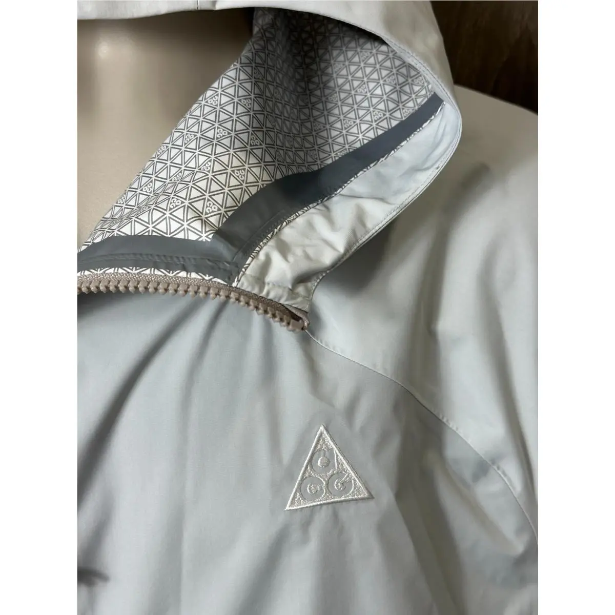 Nike clothing - Photon Dust (UPC: 198488294766) 3