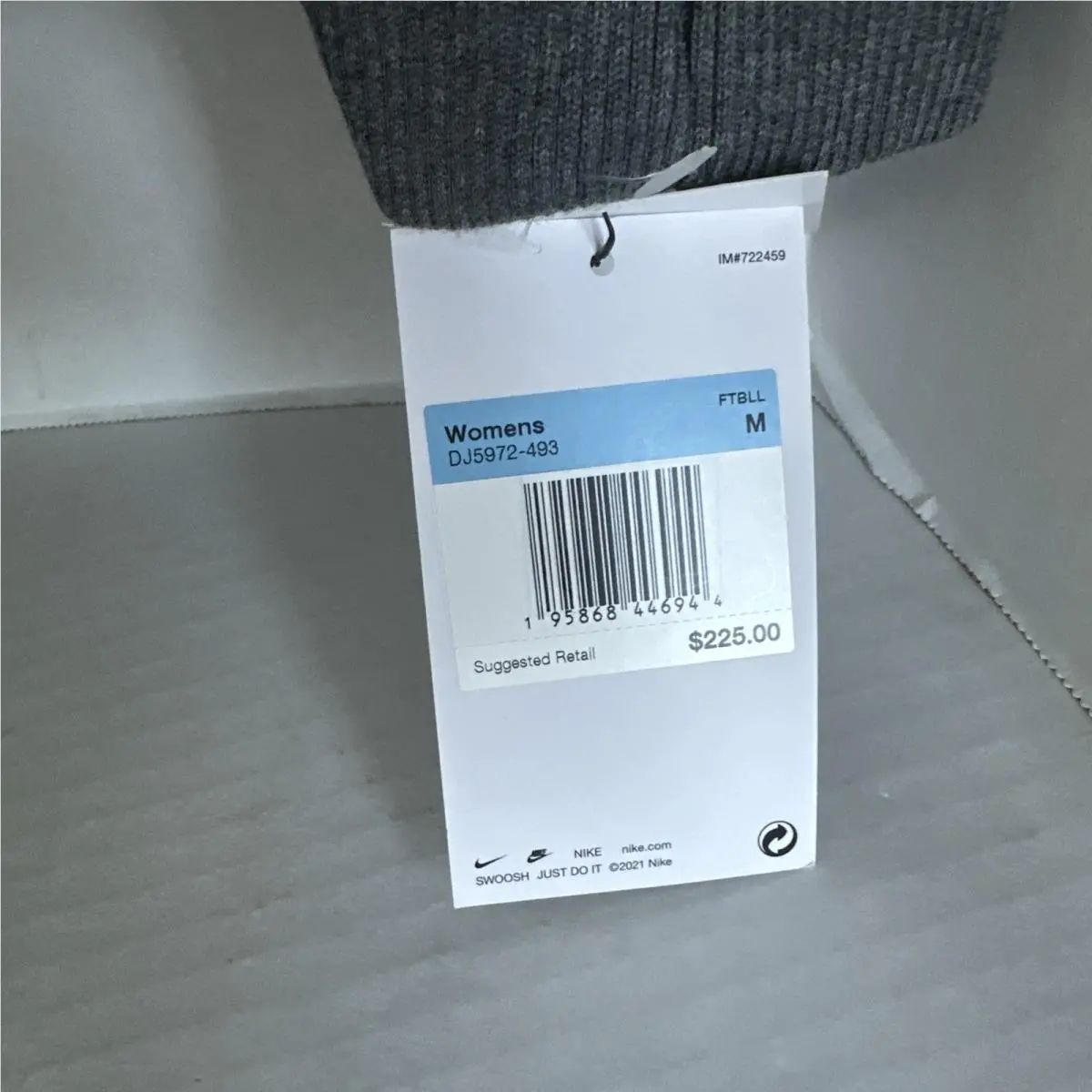 Nike clothing - Blue (UPC: 0195868446975) 2