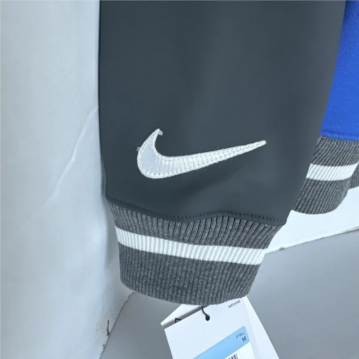 Nike clothing - Blue (UPC: 0195868446975) 4