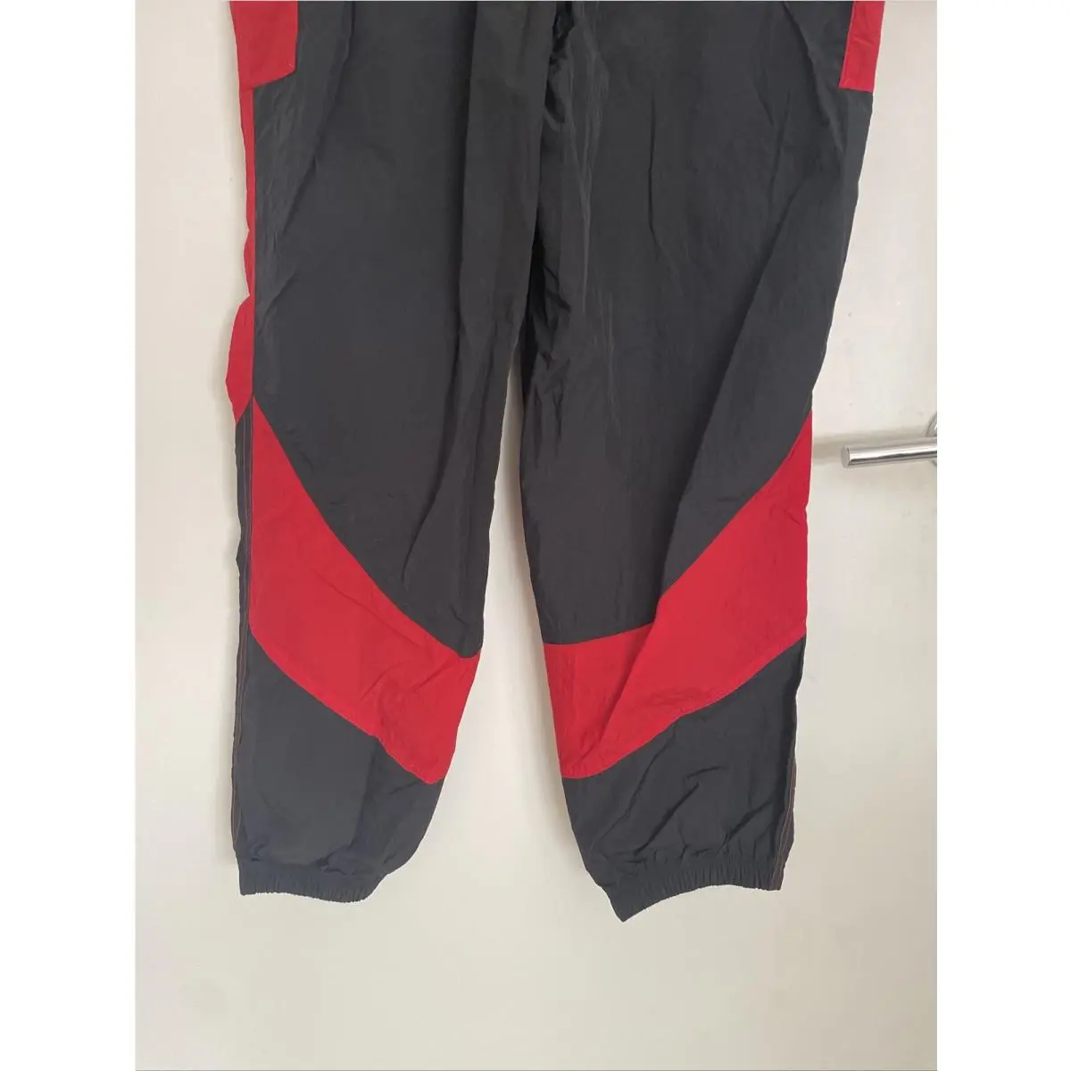 Nike clothing - Red (UPC: 0195243318033) 15