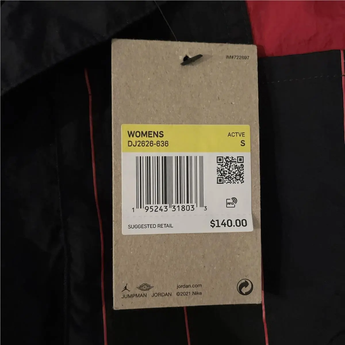 Nike clothing - Red (UPC: 0195243318033) 18