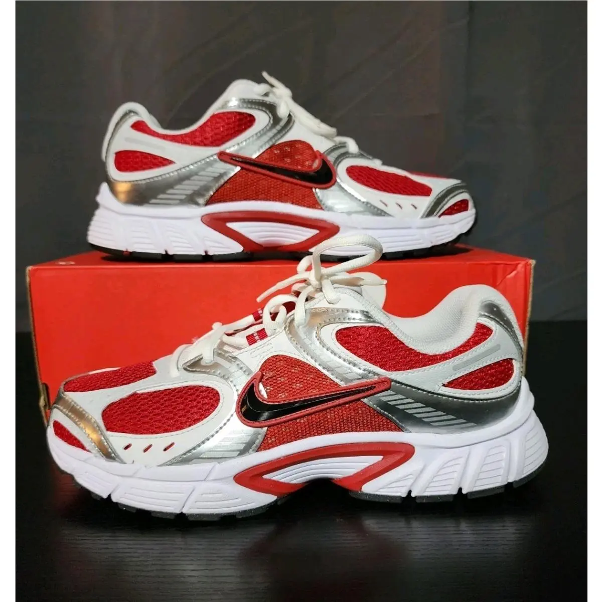 V5 Rnr Men`s Size 9 Low Top Lace Up Sneaker Gym Red Black Silver HJ5228-601 by Nike