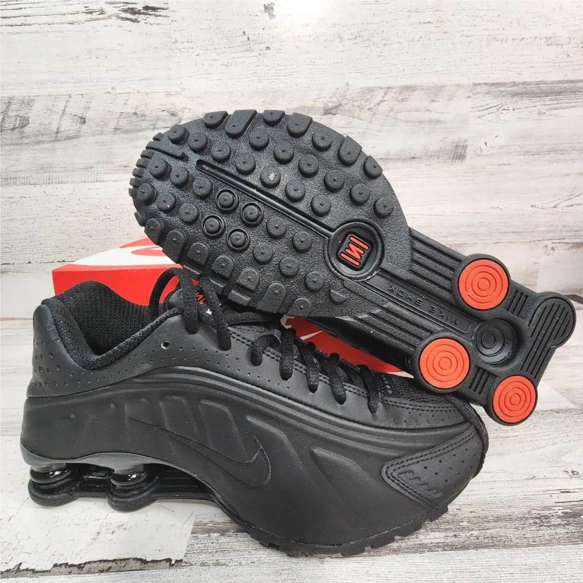 Shox R4 `black Max Orange` AR3565-004 Men Sz 9 by Nike