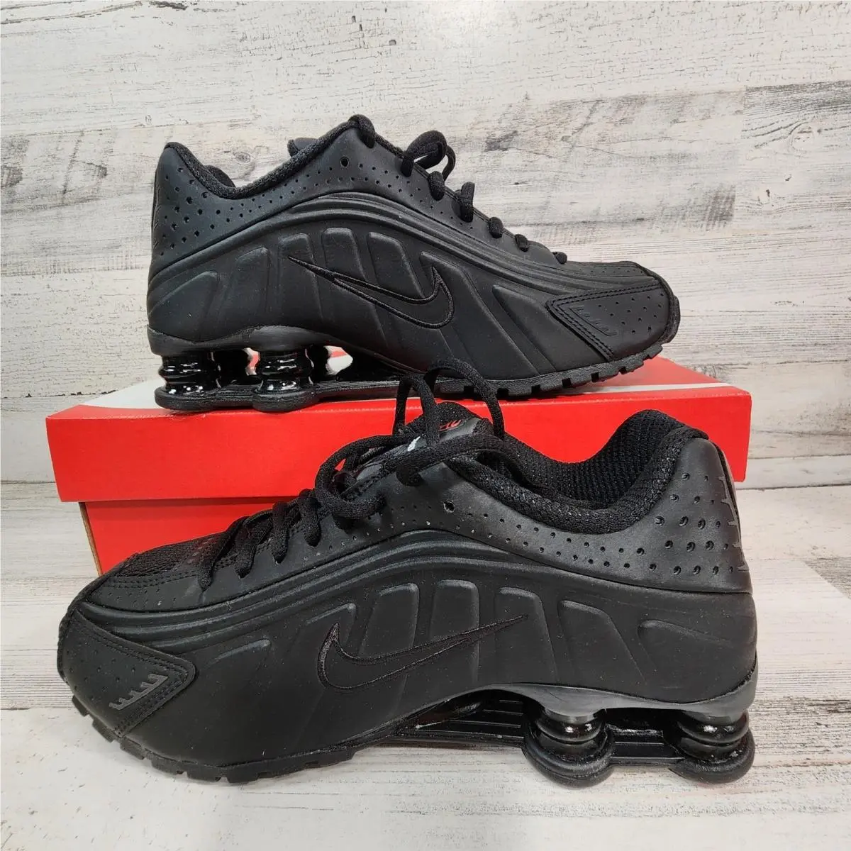 Nike shoes - Nike Shox R4 - Shox - Black 1