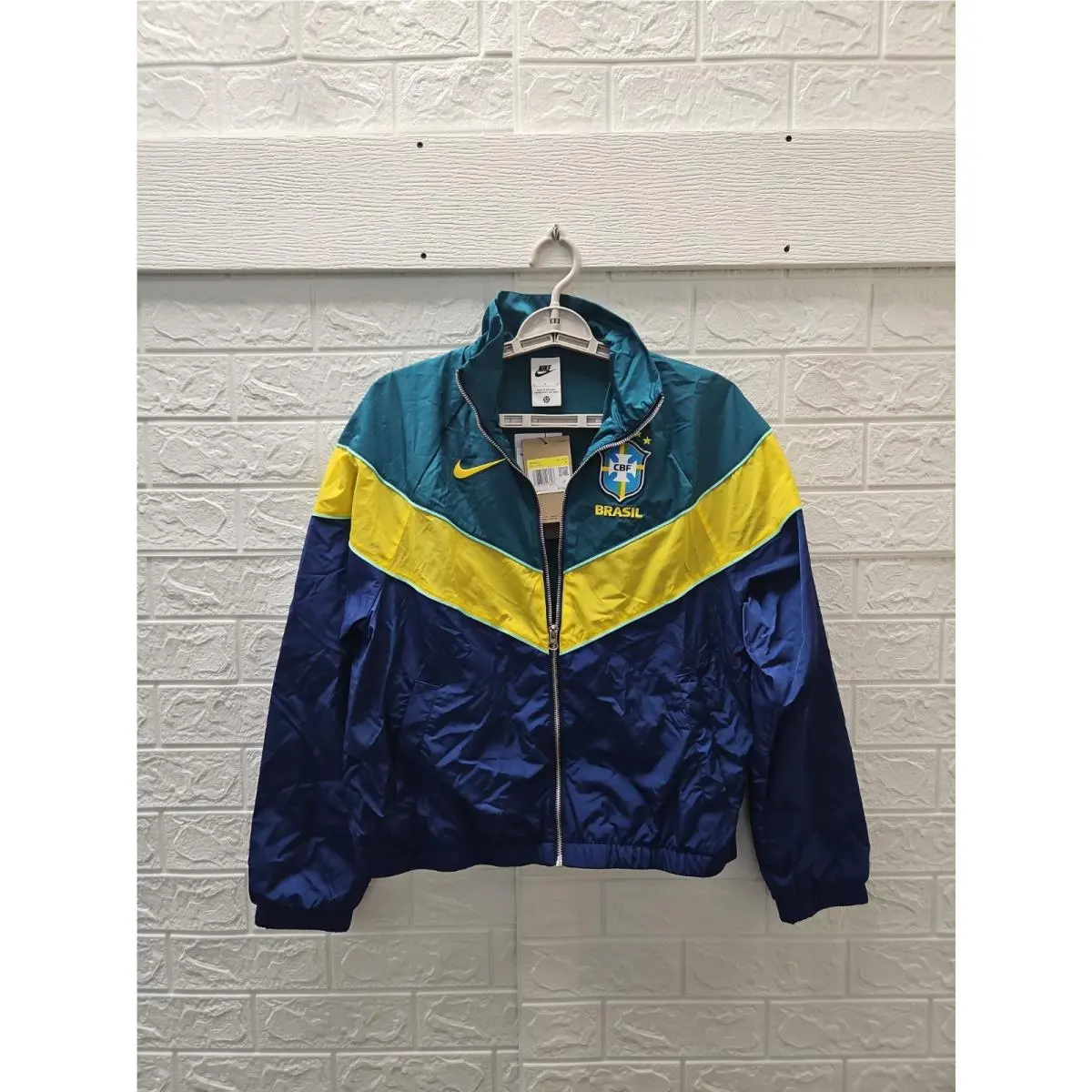 Women`s Brazil UV Woven Jacket Sz S by Nike