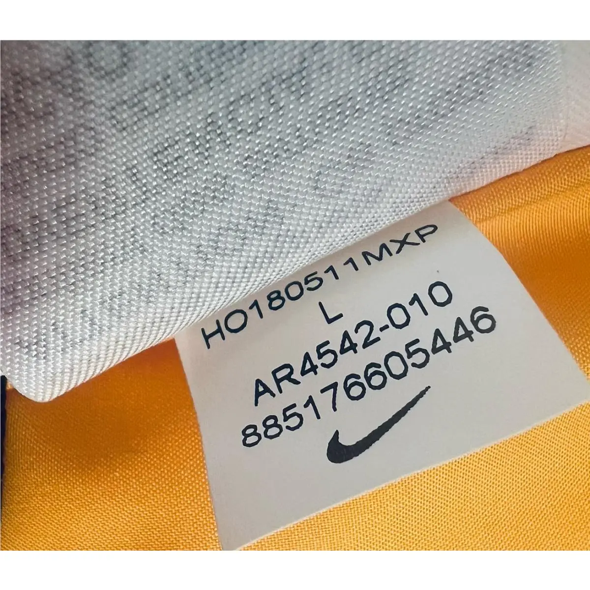 Nike clothing - AR 4542-010 - Yellow 10