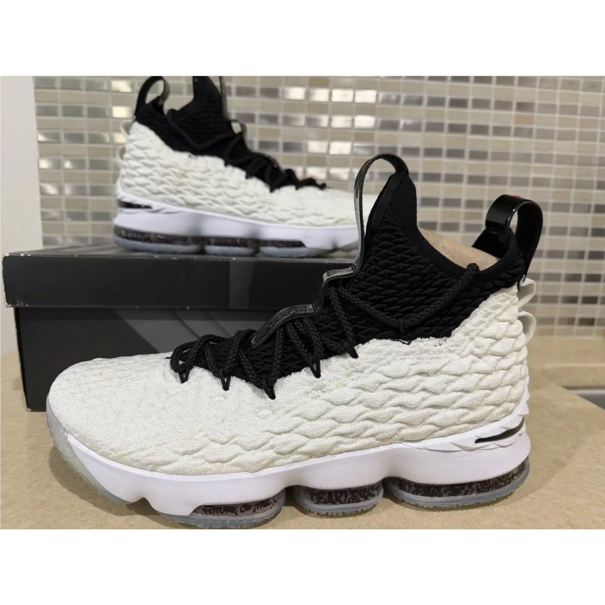 Nike Lebron 15 Graffiti White/black AQ2363-100 Orange Box Ashes Gold Sz.10.5