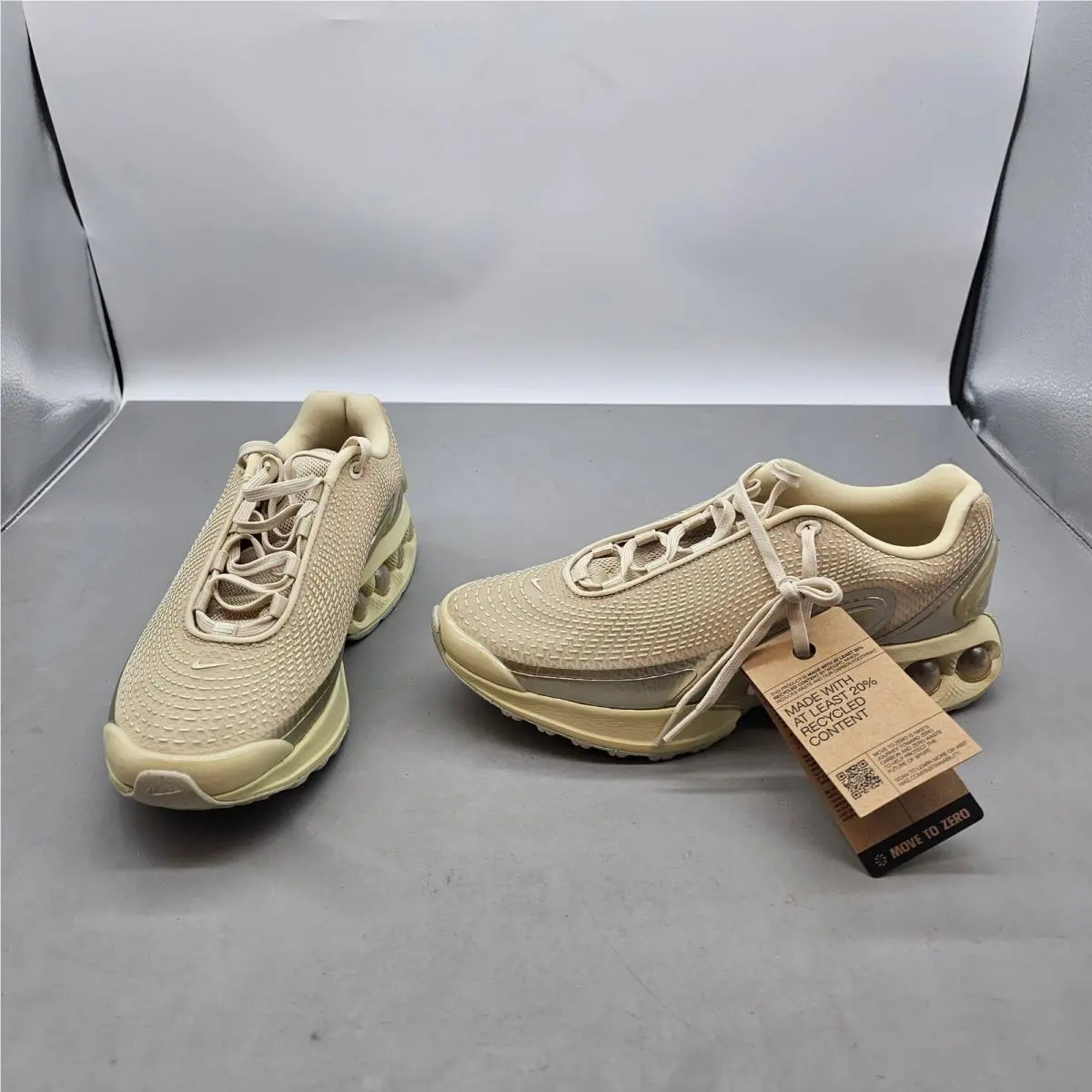 Nike Air Max Dn Tan Cream Running Shoes DV3337-100 Womens Sneakers sz 9.5