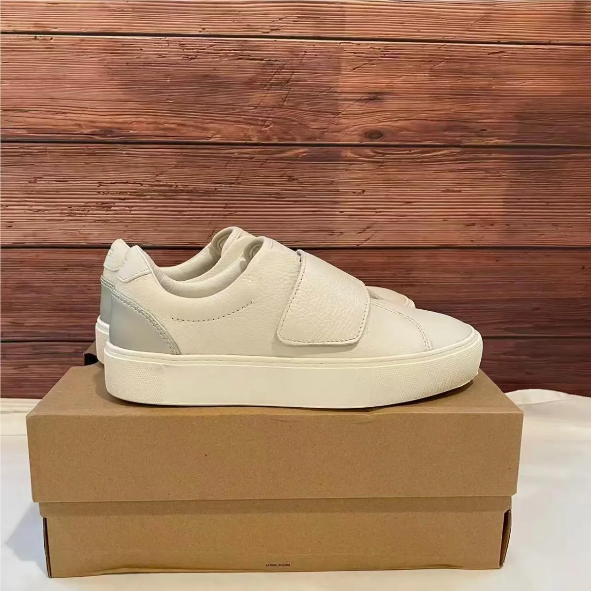 Ugg Classic Women`s Neri White Leather Trainer 1103692 by UGG