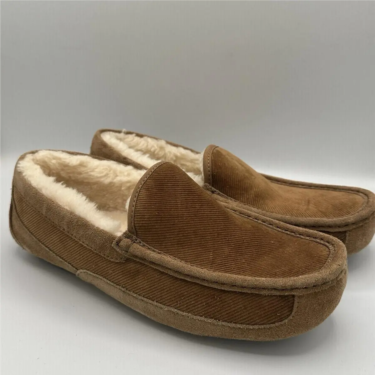 Ugg Men`s Ascot Slippers Shoes Sheepskin Suede Chestnut Size 9 M by UGG