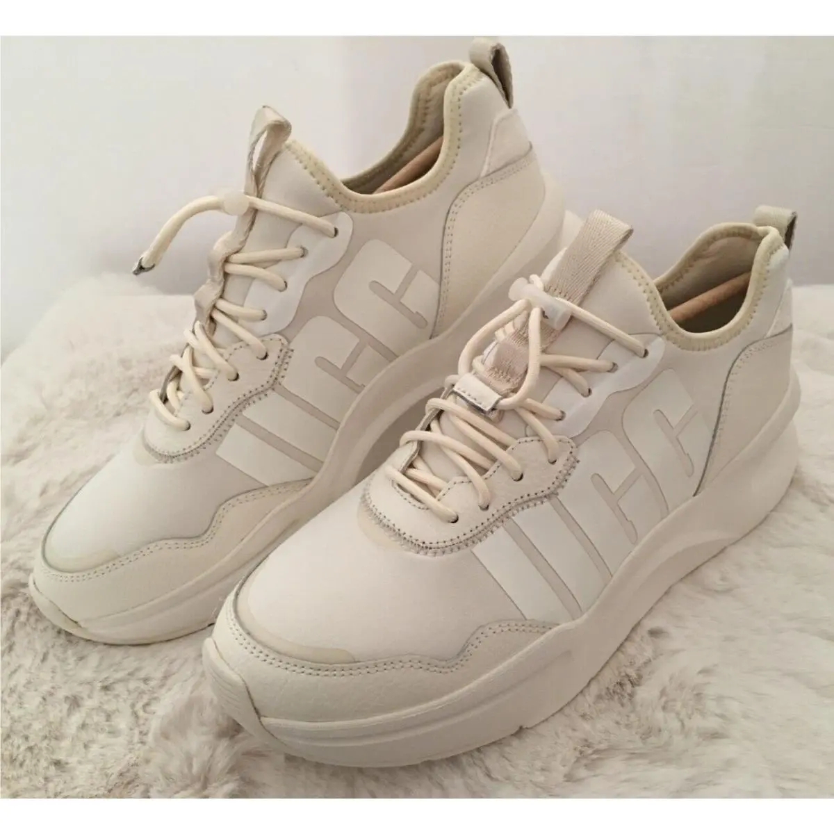 Ugg Sneaker LA Daze Jasmine / White Shoes Women`s US Size 9