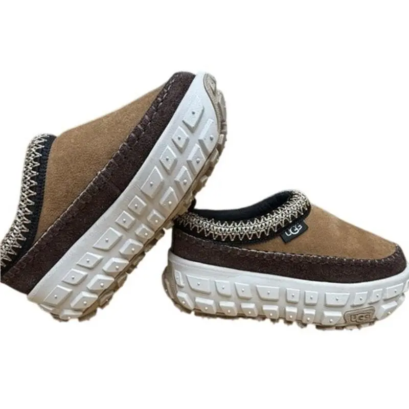 Ugg Kids Venture Daze Slip On Suede SZ 3Y Thick Tread Embroidered Accent