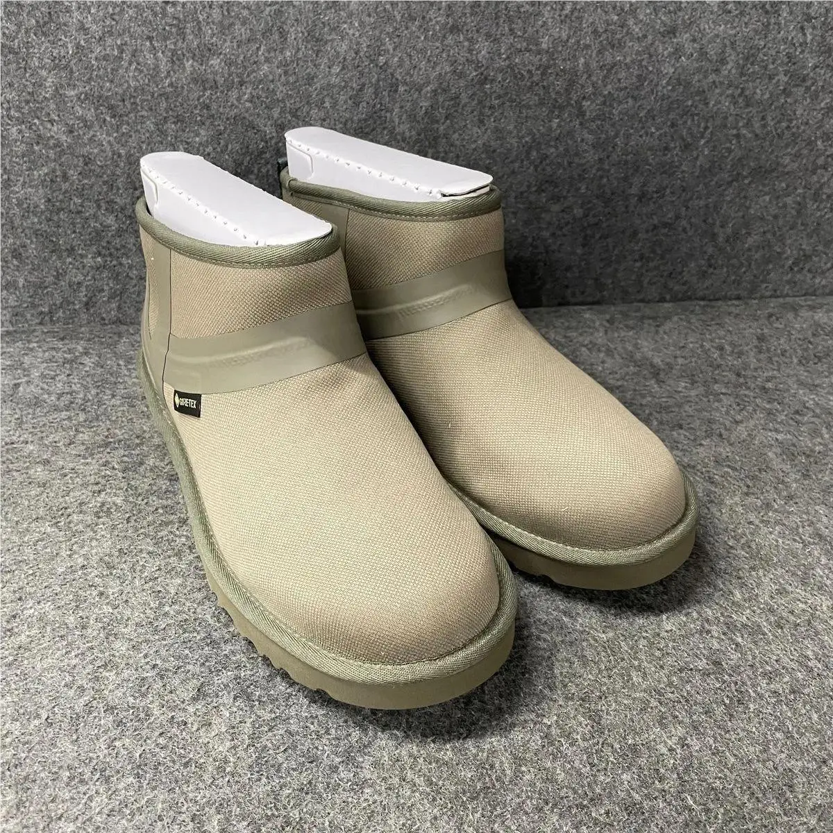 Ugg Reese Cooper Ultra Mini Boot Men`s Size US 9/ 10 W Kalamata Gore Tex by UGG