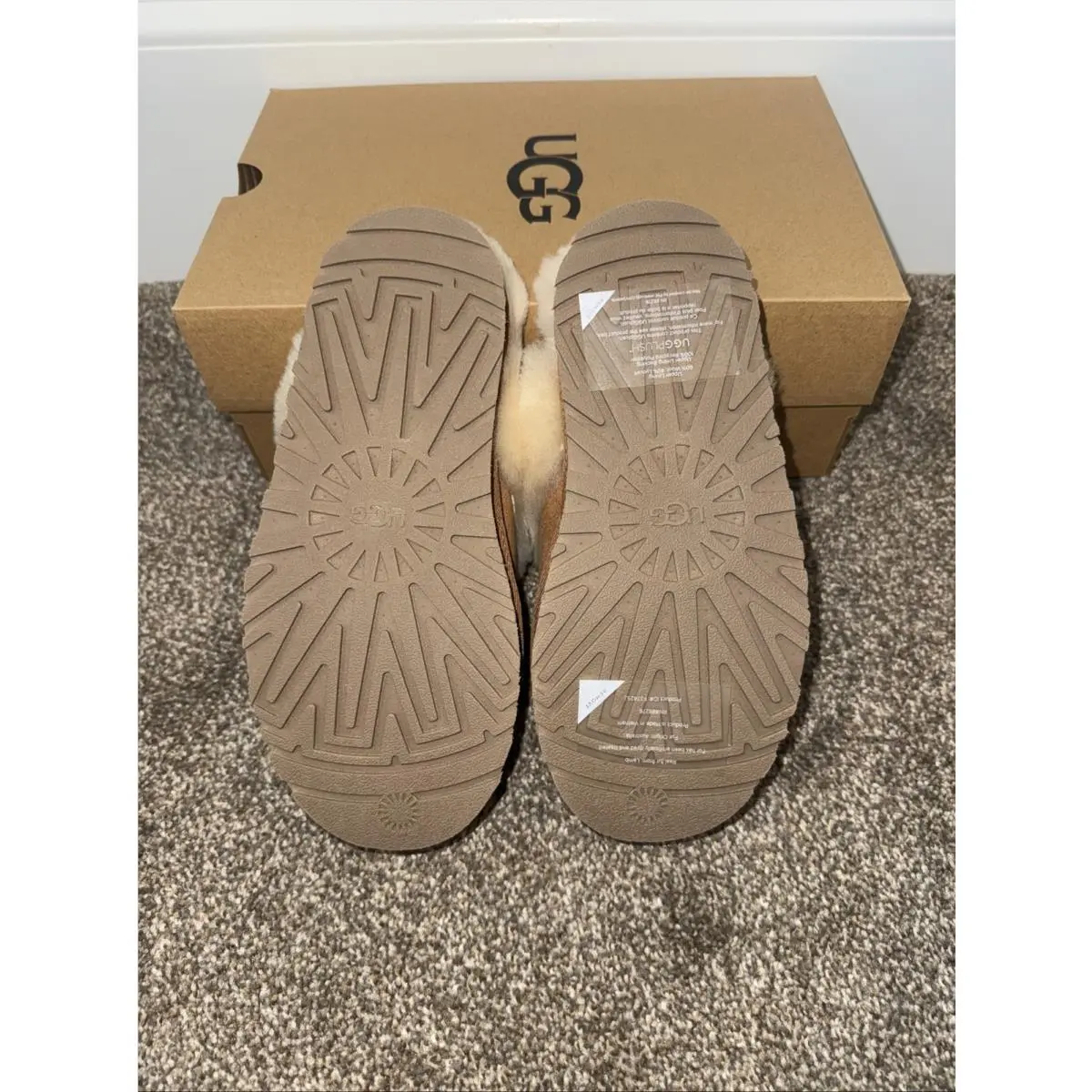 UGG shoes - Brown (UPC: 0198605300400) 2