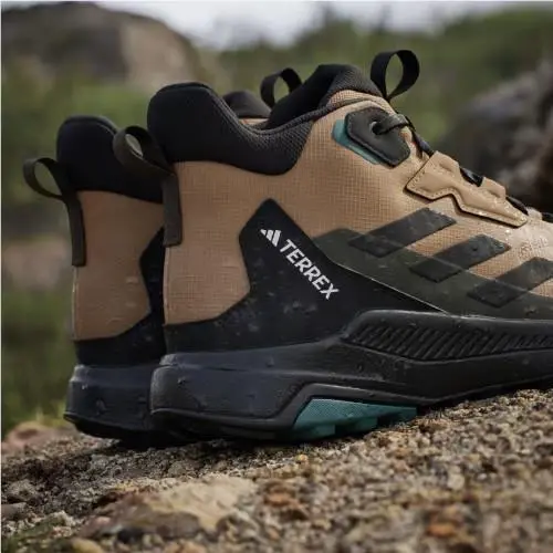 Adidas shoes - Cardboard / Core Black / Shadow Olive 19