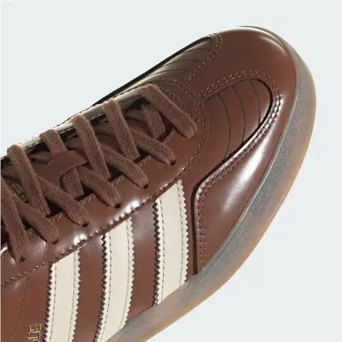 Adidas shoes - Preloved Brown / Wonder White / Gum 18