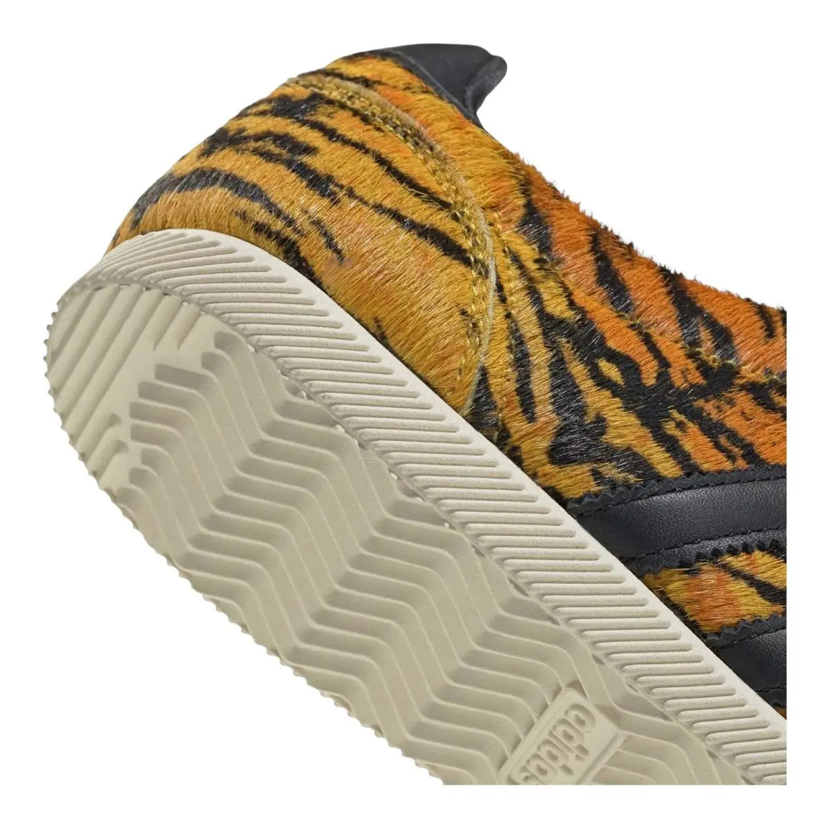 Adidas shoes - Japan - Japan - Off White/Dusky Bronze/Brown Desert 34