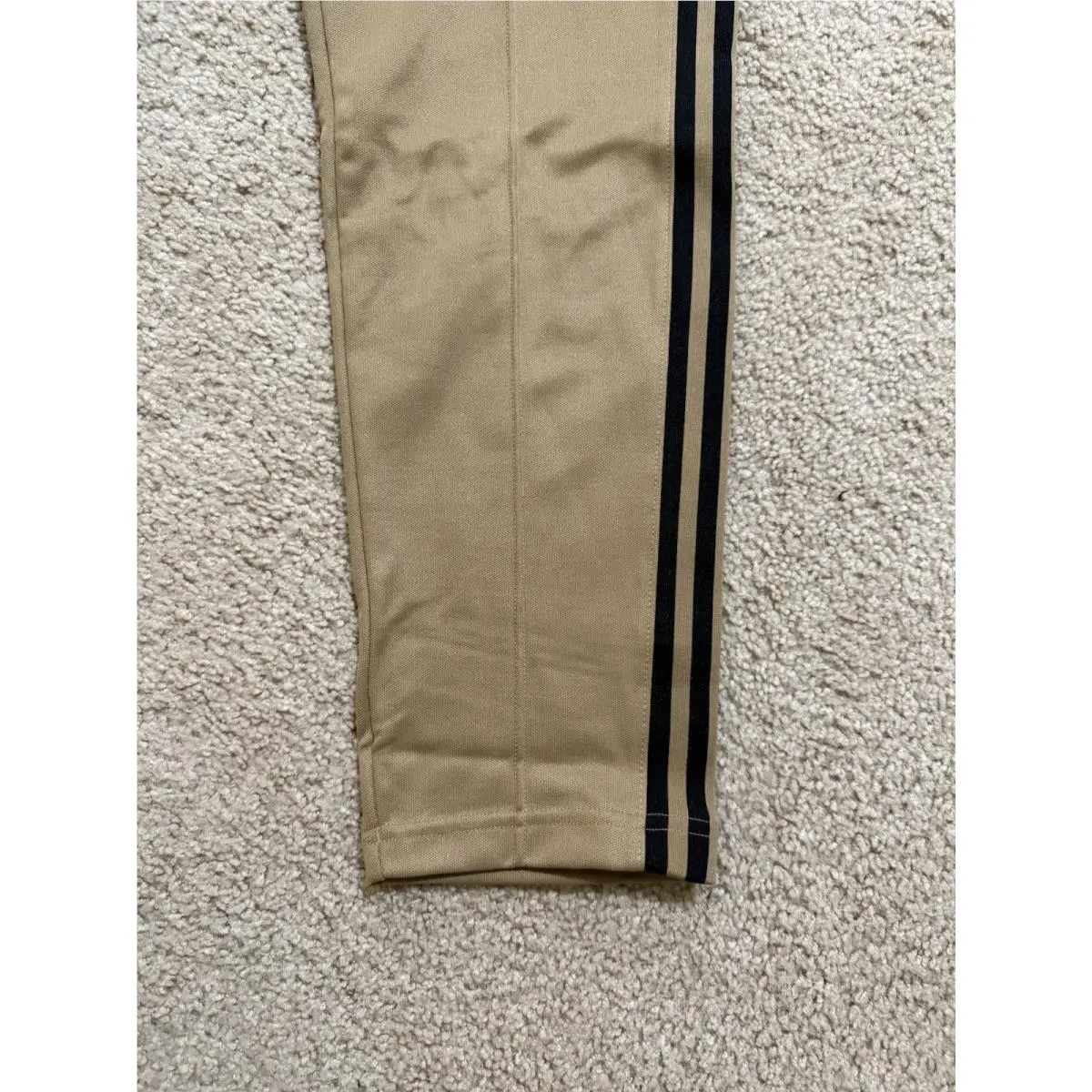 Adidas clothing - Cardboard Brown 10
