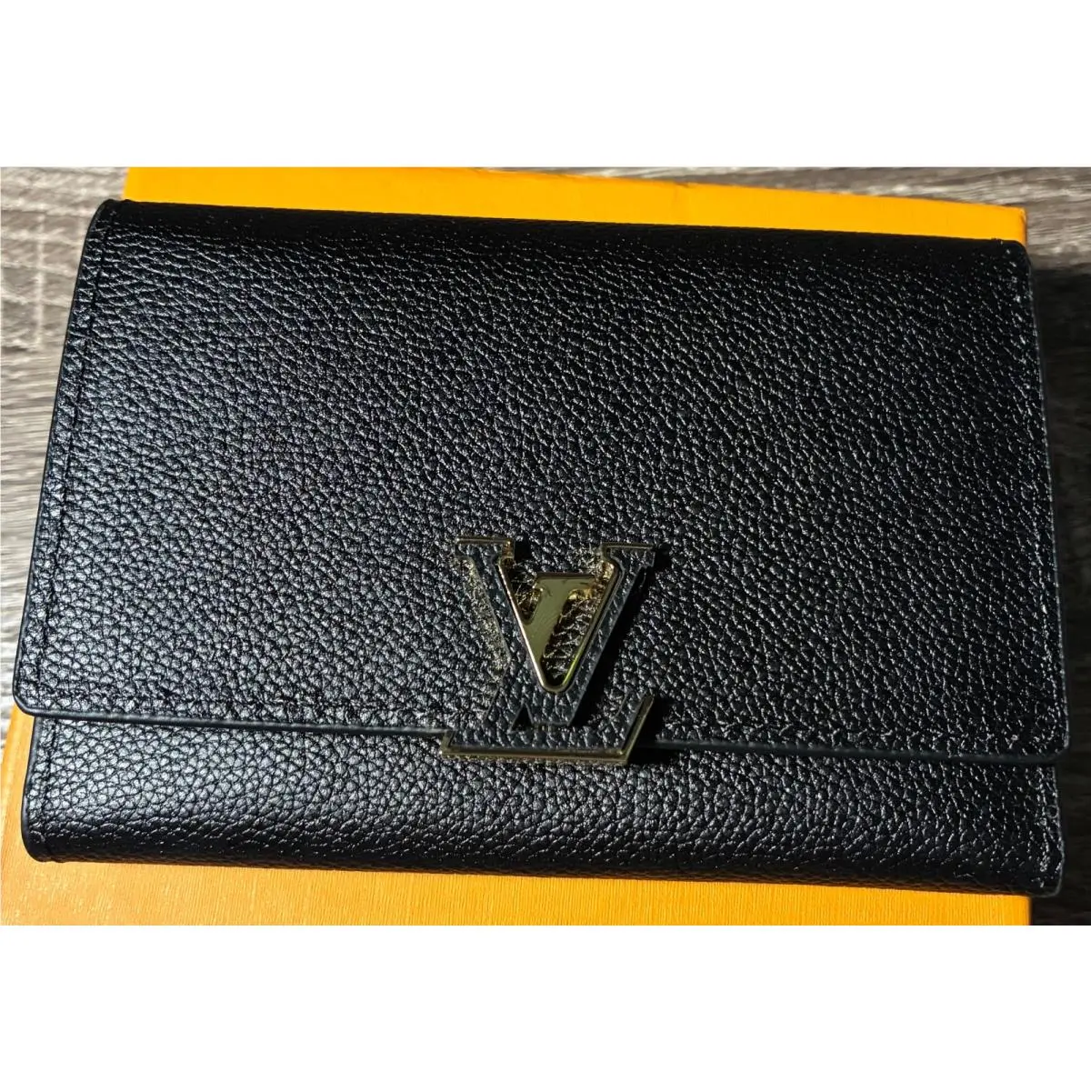 Louis Vuitton Capucines Compact Wallet Black Leather Pink Interior Gold LV