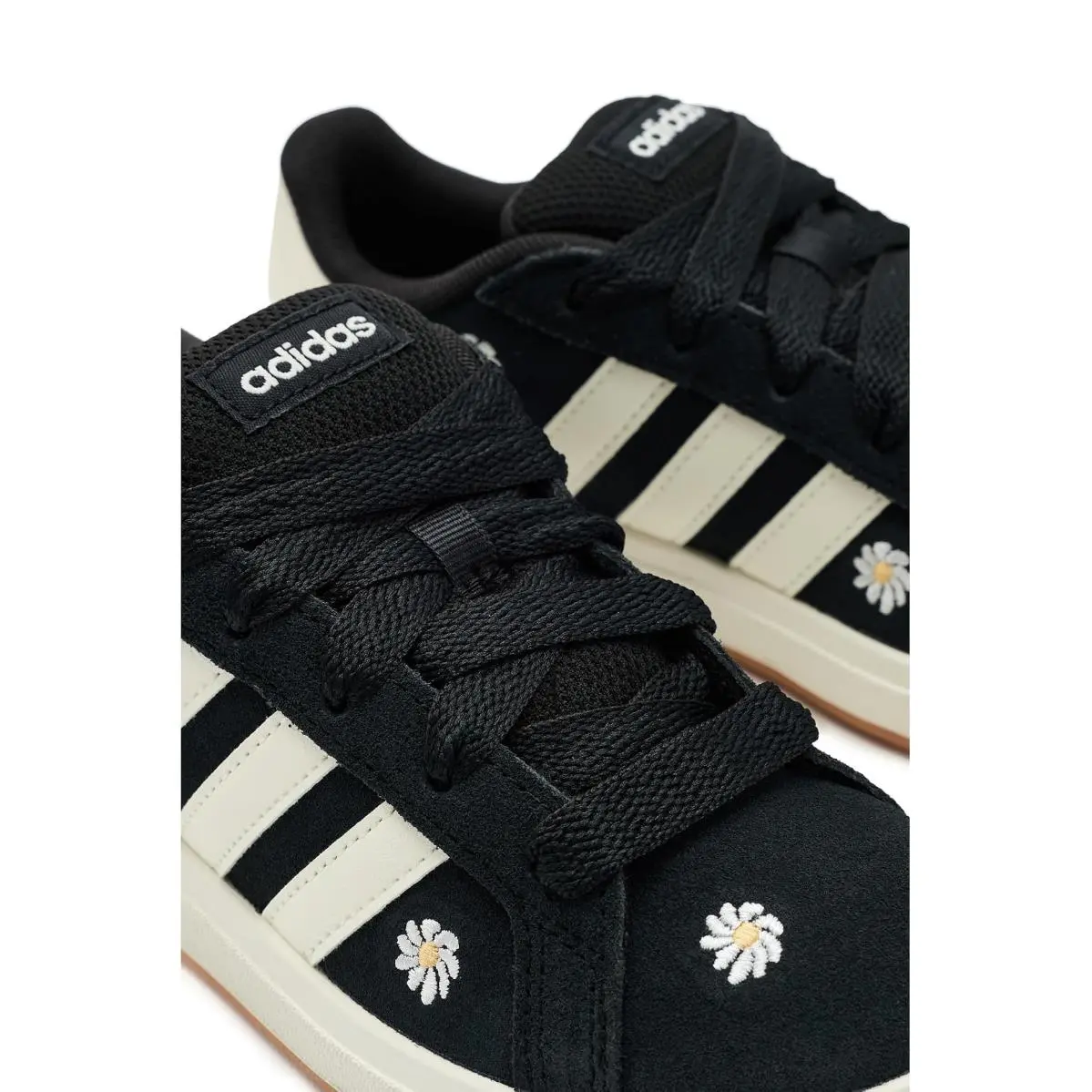 Adidas shoes - Black/Off White/Gum 4