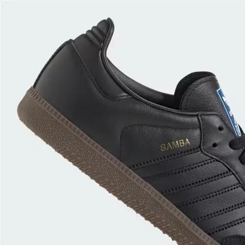 Adidas shoes - Core Black / Core Black / Gum 17
