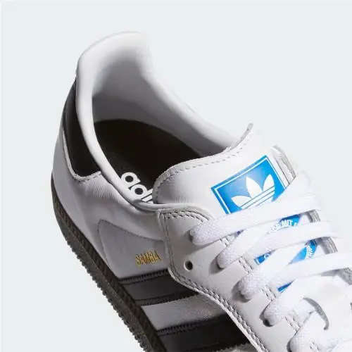 Adidas shoes - Cloud White / Core Black / Gum 15