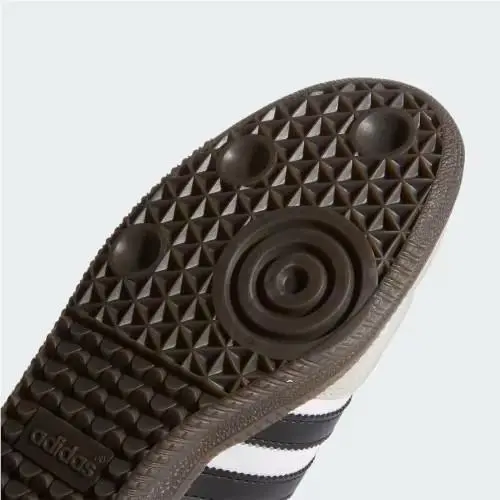 Adidas shoes - Cloud White / Core Black / Gum 7