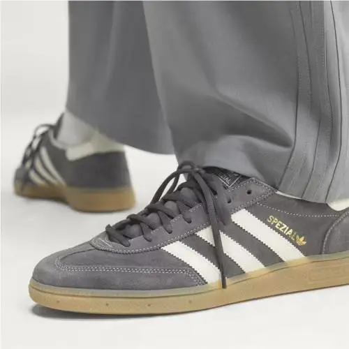 Adidas shoes - Grey Strata / Off White / Gum 14