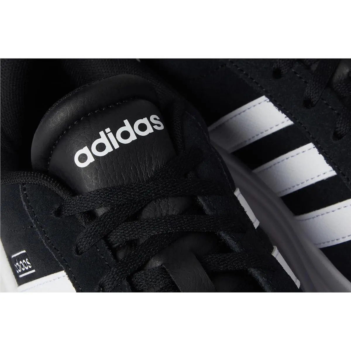 Adidas shoes - Black/White/Cyber Metallic 25