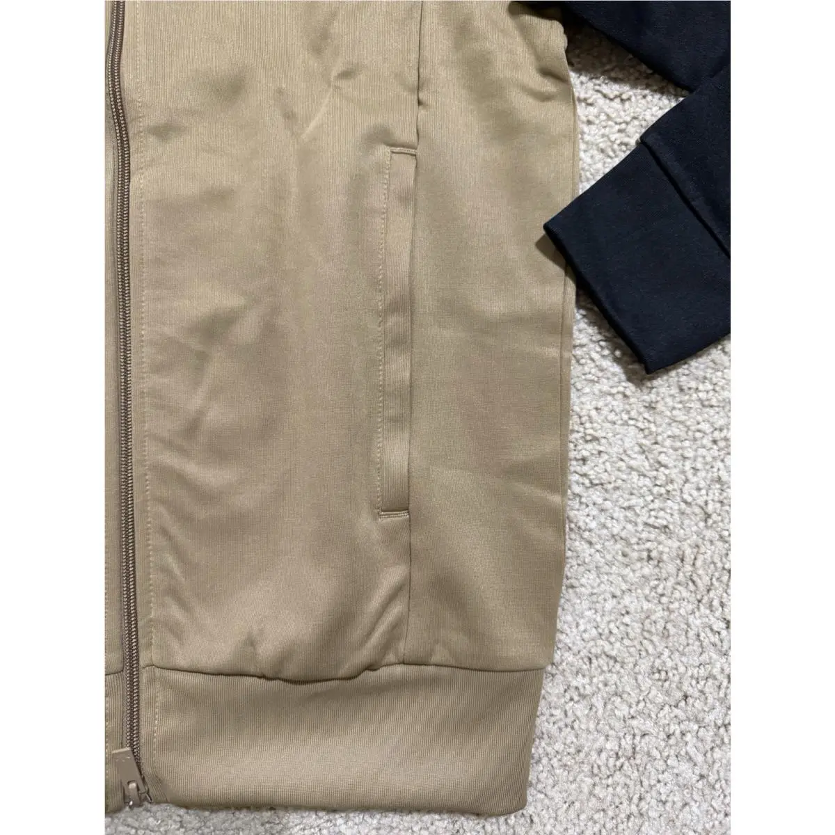Adidas clothing - Cardboard Brown 4