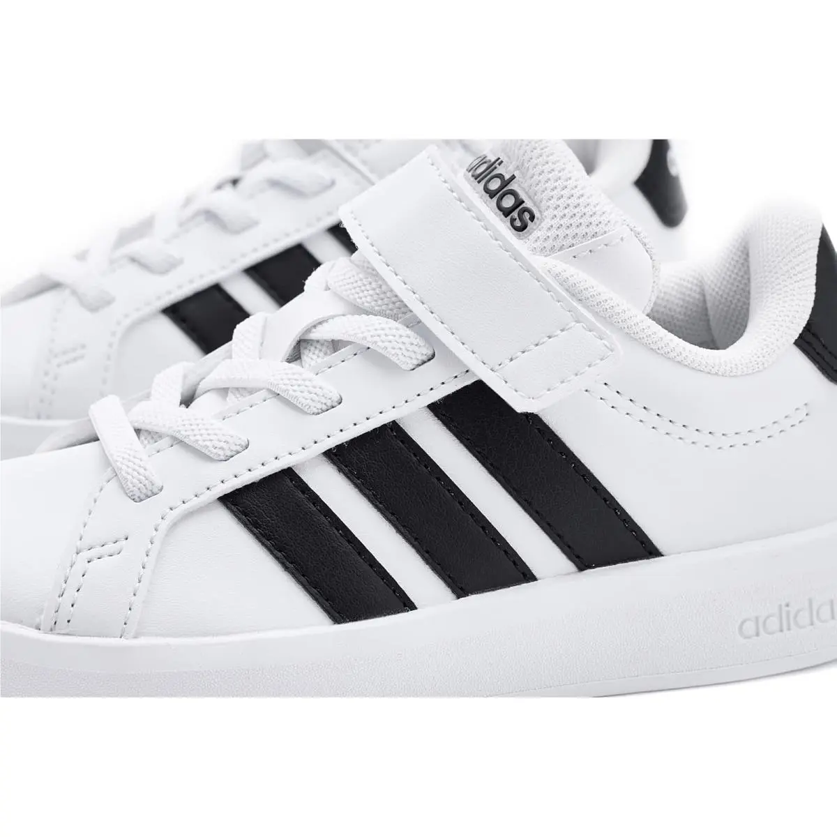 Adidas shoes - Black/White/White 18