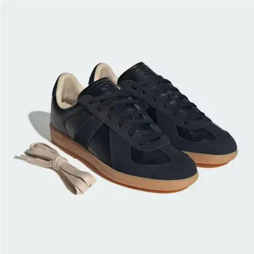Adidas shoes - Core Black / Core Black / Gum 7
