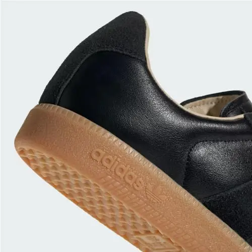Adidas shoes - Core Black / Core Black / Gum 19