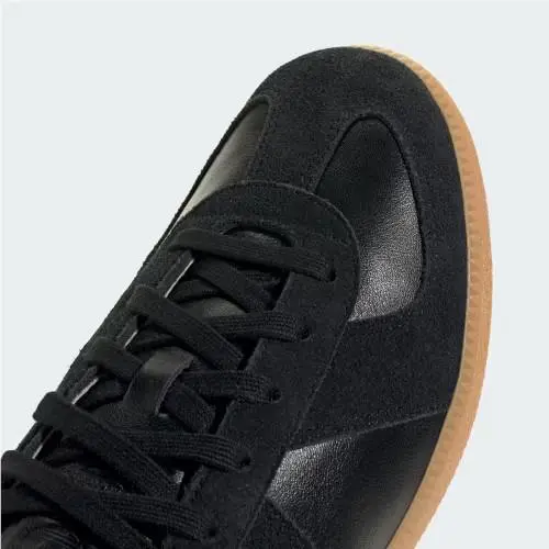 Adidas shoes - Core Black / Core Black / Gum 9
