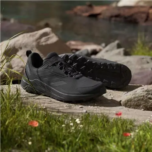 Adidas shoes - Core Black / Core Black / Grey Four 17