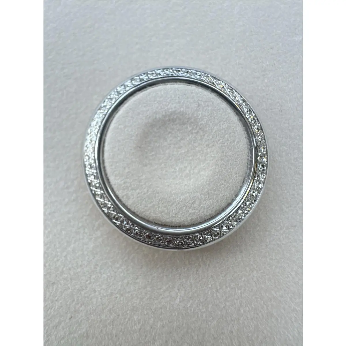 Diamond Cut Silver Bezel 1100--11/12--11/12.2 Watch by Gucci
