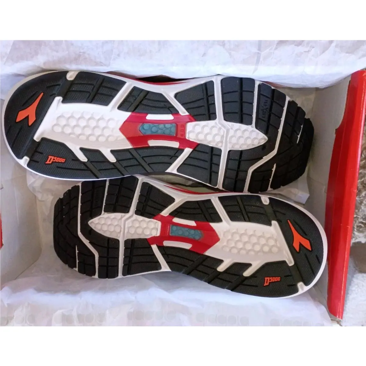 Diadora shoes - DIADORA Mythos - Mythos - 178060-C9804 - WHITE / ORANGE / BLACK / RED 31