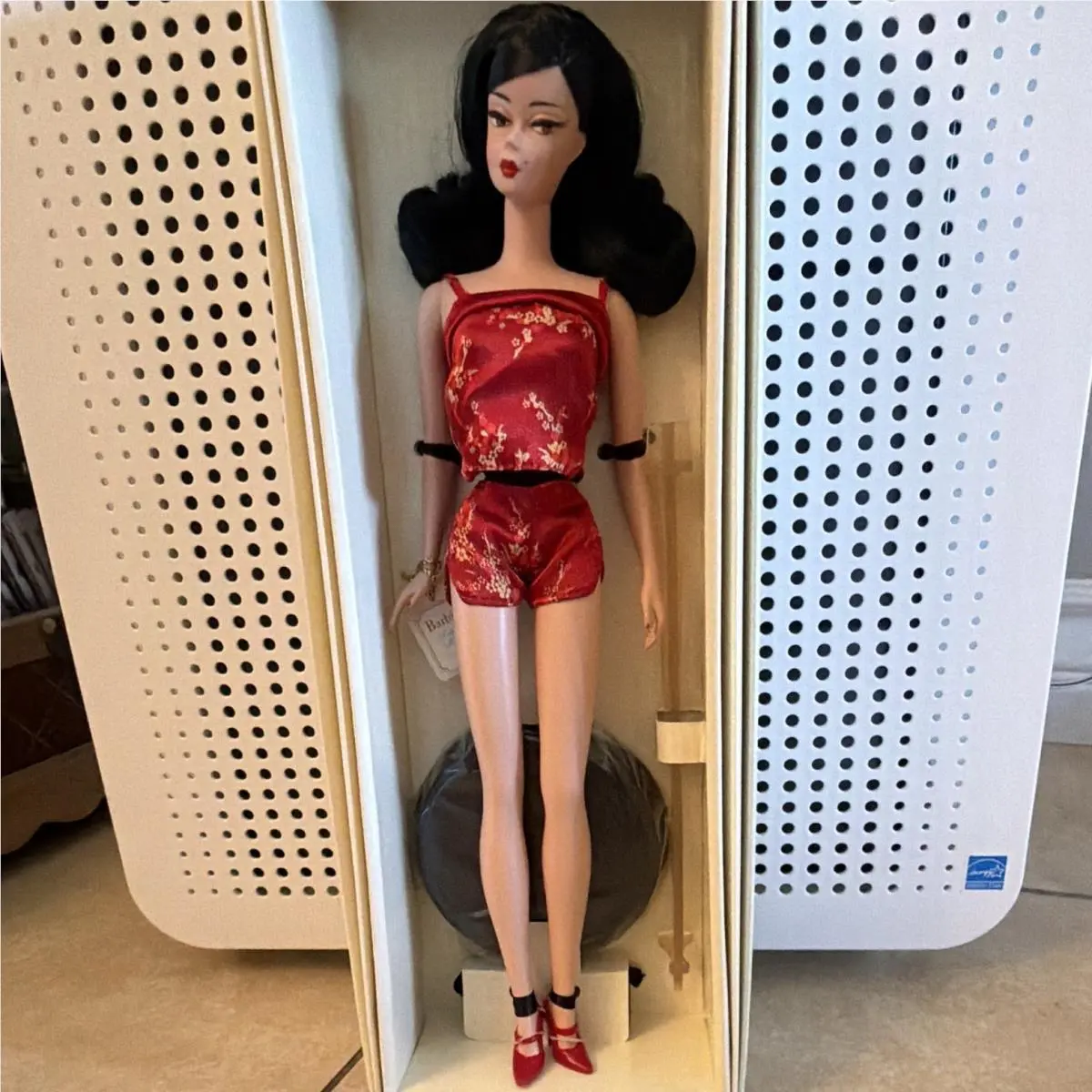Barbie Collector Edition Fashion Model Doll 2004 Black Hair Red Sunset