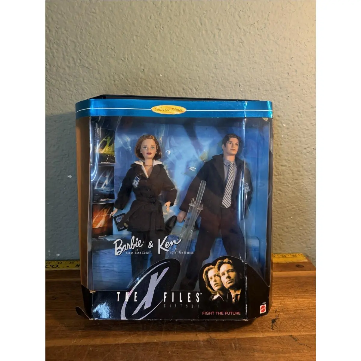 1998 Barbie Ken - The X Files Giftset Read W/ Coa